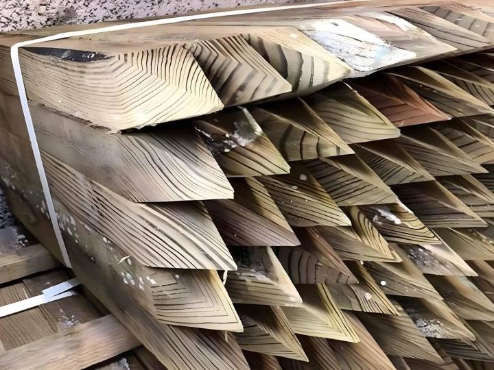 Piquets carre en pin traite